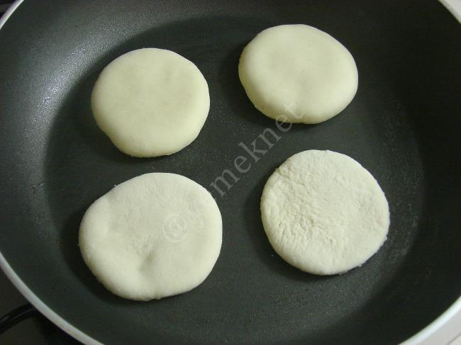 Kahvaltılık Mini Bazlama - Yapılışı (7/12) 