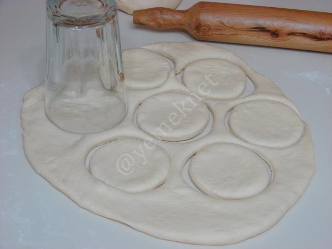 Kahvaltılık Pofuduk Ekmek - Yapılışı (6/12) 