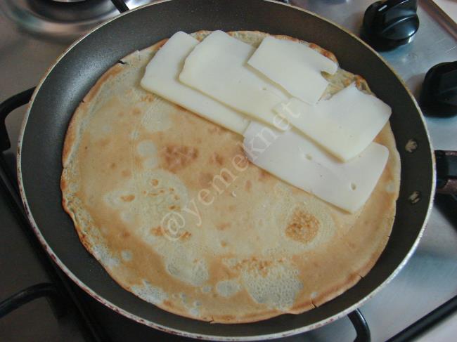 Kaşarlı Krep - Yapılışı (8/12) 