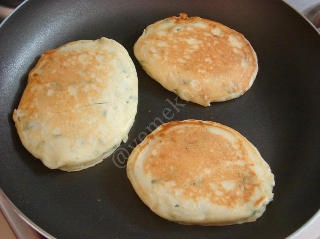 Peynirli Kaşık Dökmesi - Yapılışı (11/16) 