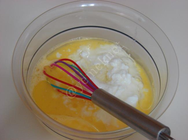 Peynirli Kaşık Dökmesi - Yapılışı (4/16) 