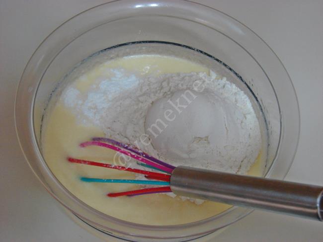 Peynirli Kaşık Dökmesi - Yapılışı (6/16) 