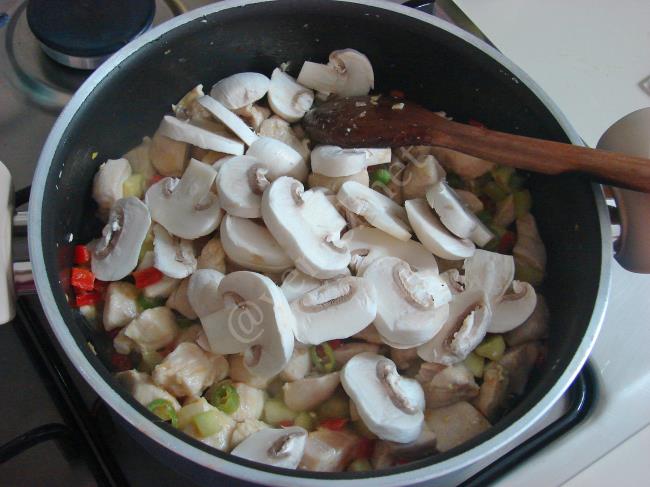 Sebzeli Tavuk Sote - Yapılışı (7/12) 