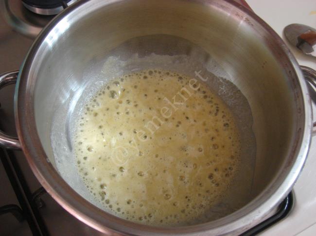 Yoğurtlu Mantar Çorbası - Yapılışı (3/16) 