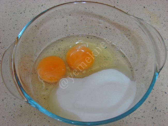 Bol Soslu Islak Kek - Yapılışı (2/12) 