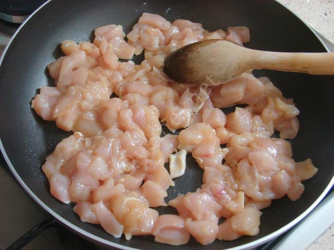 Fırında Beşamel Soslu Tavuk Yemeği - Yapılışı (4/16) 