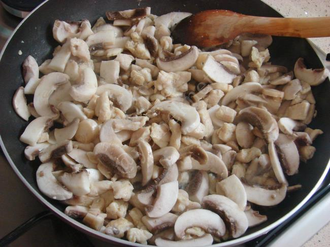 Fırında Beşamel Soslu Tavuk Yemeği - Yapılışı (7/16) 