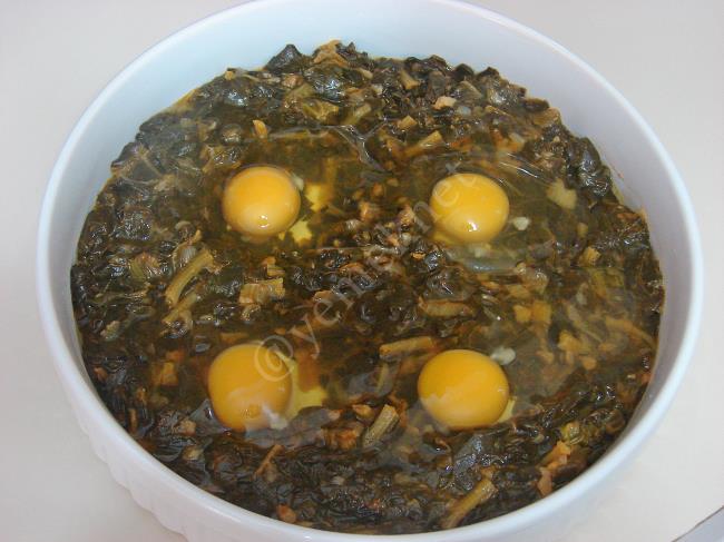 Fırında Yumurtalı Ispanak Yemeği - Yapılışı (8/12) 