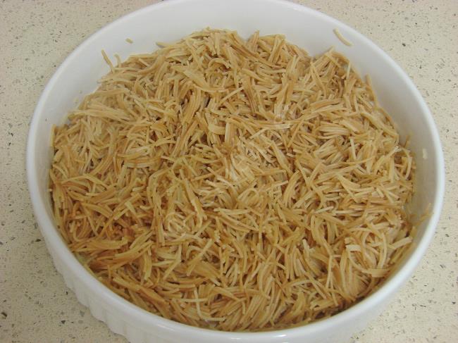 Kavrulmuş Tel Şehriye Salatası - Yapılışı (6/12) 