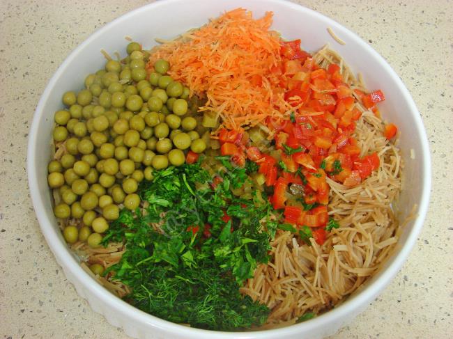 Kavrulmuş Tel Şehriye Salatası - Yapılışı (7/12) 