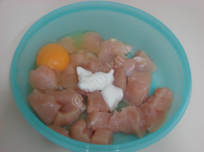 Tavada Galeta Unlu Tavuk Kızartması - Yapılışı (3/12) 