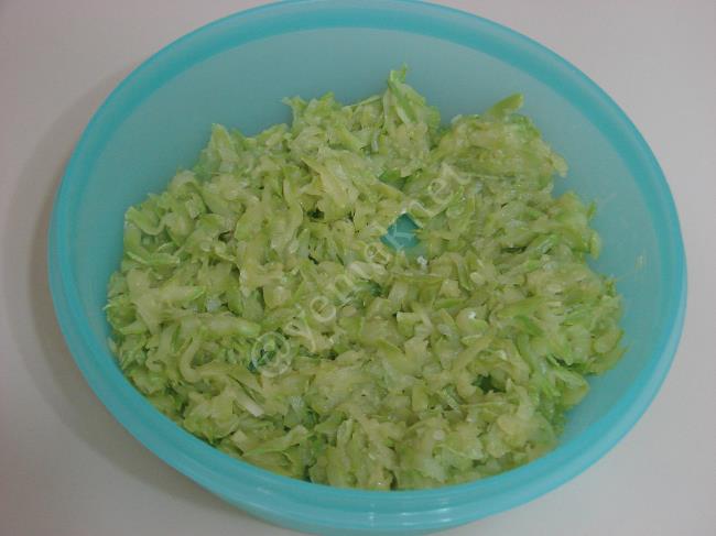 Yoğurtlu Kabak Salatası - Yapılışı (4/12) 