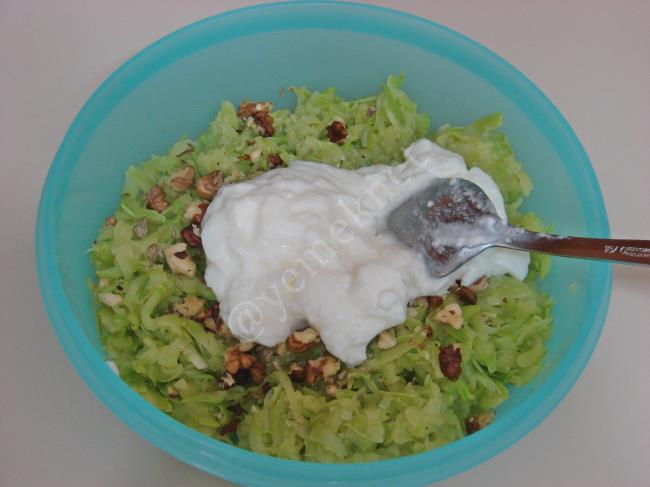 Yoğurtlu Kabak Salatası - Yapılışı (6/12) 