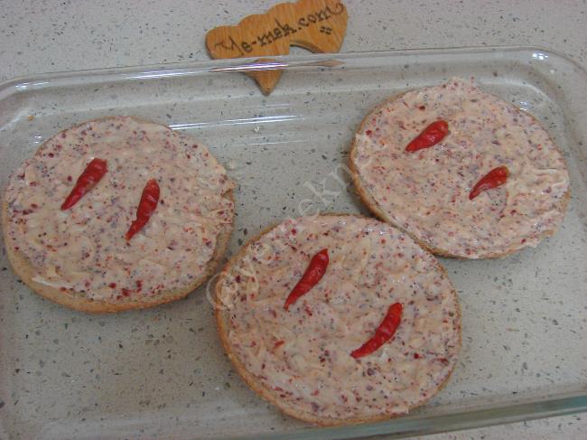 Acılı Ekmek Dilimleri - Yapılışı (10/16) 