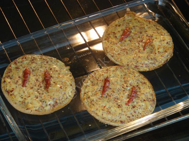 Acılı Ekmek Dilimleri - Yapılışı (12/16) 