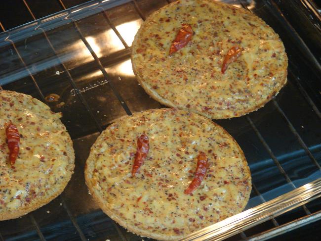 Acılı Ekmek Dilimleri - Yapılışı (13/16) 