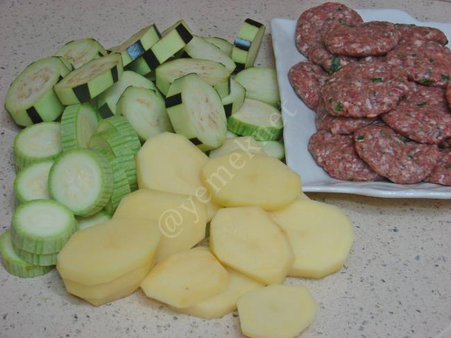 Fırında Köfteli Sebze Dizmesi - Yapılışı (5/16) 