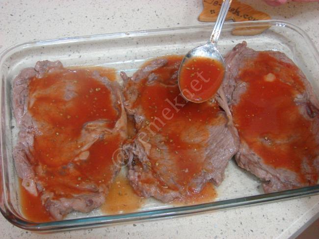 Fırında Salçalı Biftek - Yapılışı (9/16) 