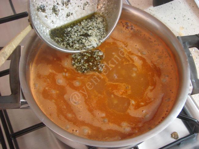 Kıymalı Mercimek Çorbası - Yapılışı (9/12) 