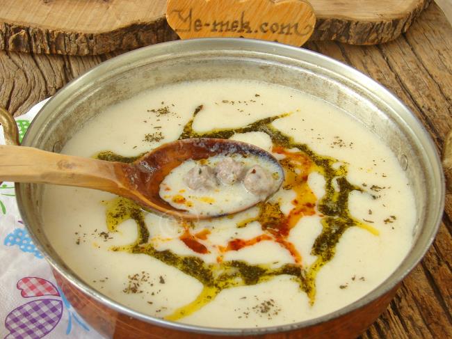 Pirinçsiz Yoğurt Çorbası Nasıl Yapılır