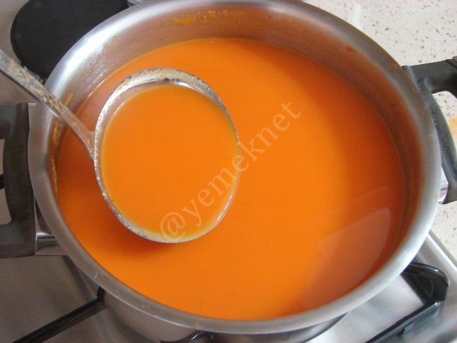 Közlenmiş Domates Çorbası - Yapılışı (13/16) 