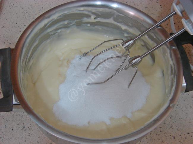 Muhallebili Kadayıf Pastası - Yapılışı (7/16) 
