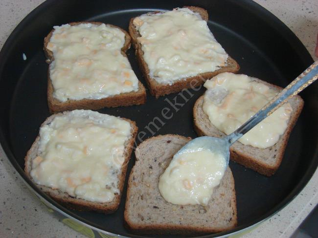 Peynirli Ekmek Dilimleri - Yapılışı (6/12) 