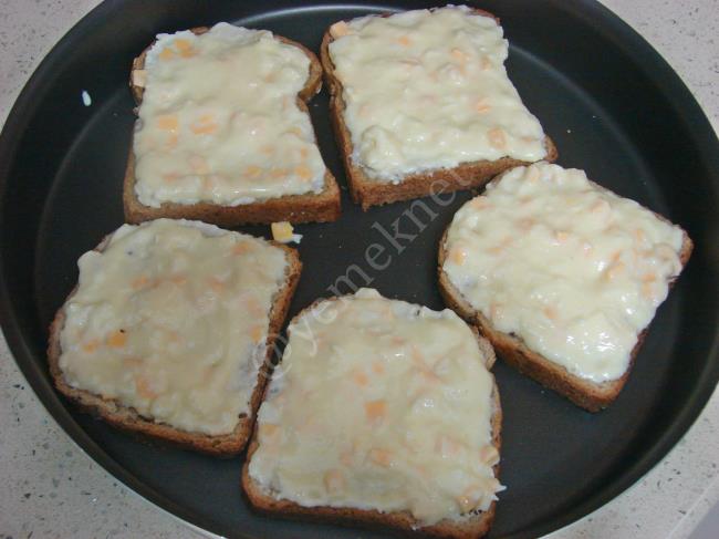 Peynirli Ekmek Dilimleri - Yapılışı (7/12) 