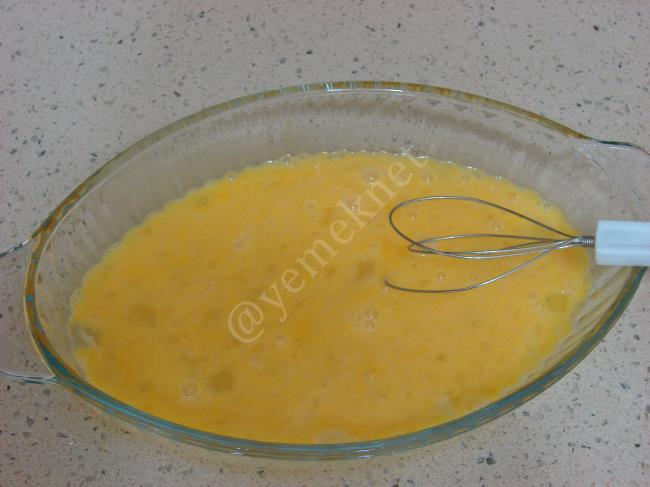 Peynirli Omlet Böreği - Yapılışı (2/12) 