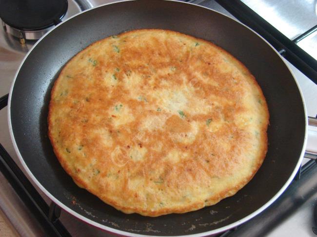 Peynirli Omlet Böreği - Yapılışı (9/12) 