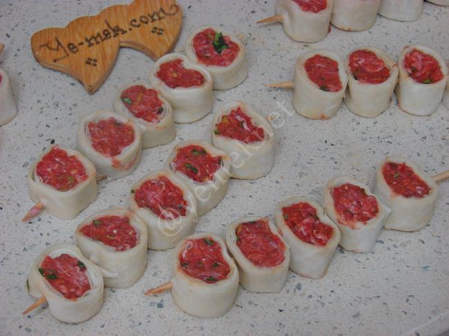 Yufkalı Şiş Köfte - Yapılışı (11/20) 