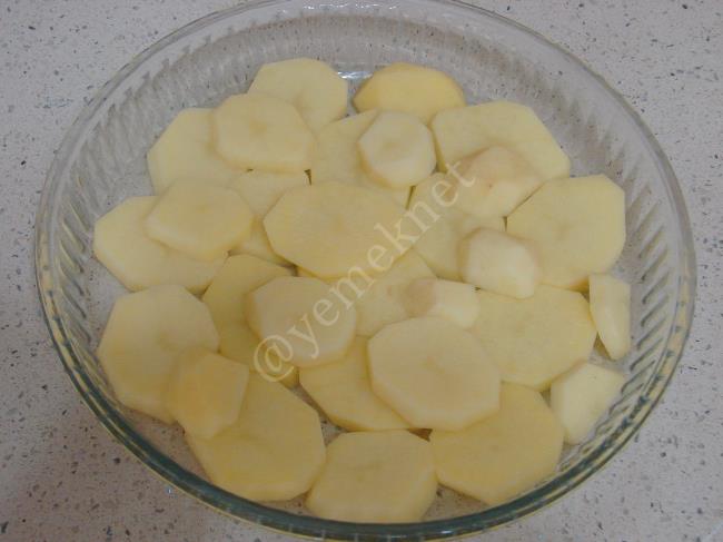 Fırında Kıymalı Patates Yemeği - Yapılışı (8/16) 