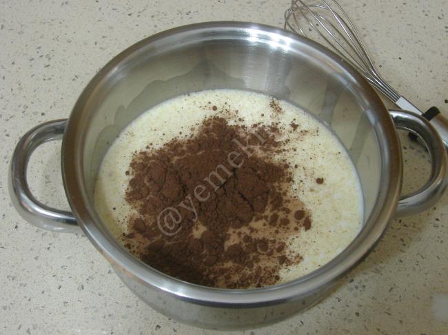 İki Renkli İrmik Tatlısı - Yapılışı (2/16) 