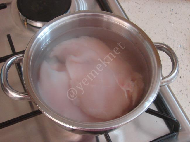 Köz Patlıcanlı Tavuk Salatası - Yapılışı (2/12) 