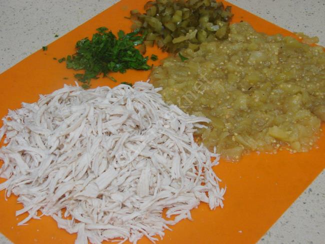 Köz Patlıcanlı Tavuk Salatası - Yapılışı (5/12) 