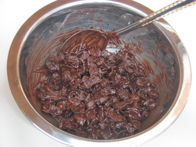 Kuru Meyveli Mısır Gevrekli Çikolatalı Tatlı - Yapılışı (7/12) 