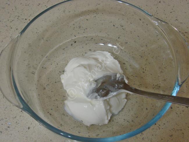 Labne Peynirli Köz Patlıcan Salatası - Yapılışı (3/12) 