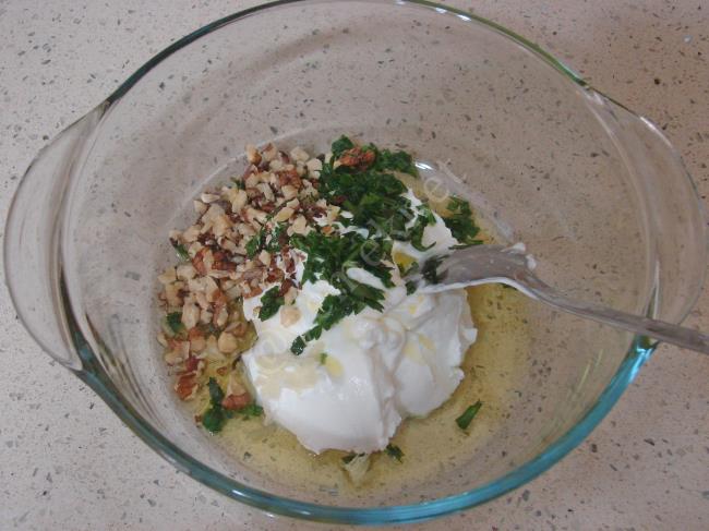 Labne Peynirli Köz Patlıcan Salatası - Yapılışı (5/12) 