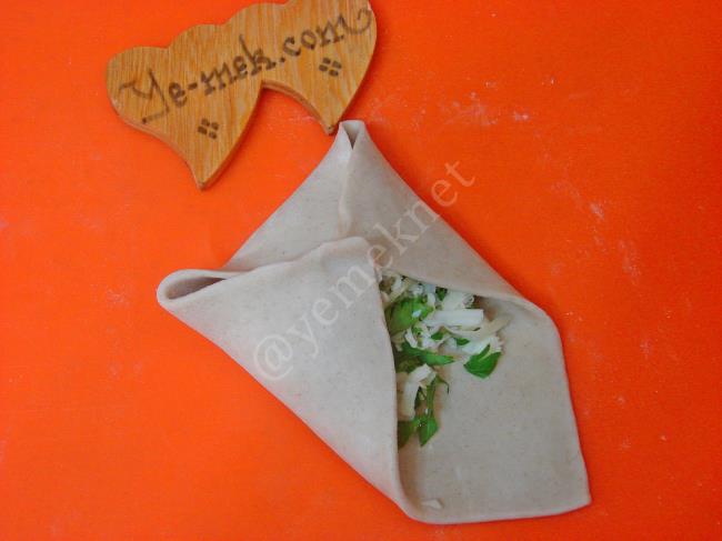 Peynirli Talaş Böreği - Yapılışı (7/16) 