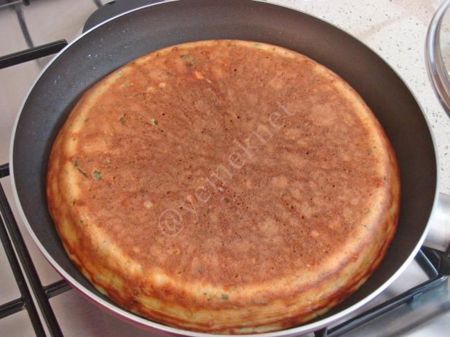 Peynirli Tava Keki Nasıl Yapılır? (9/12) Resimli Yemek Tarifleri