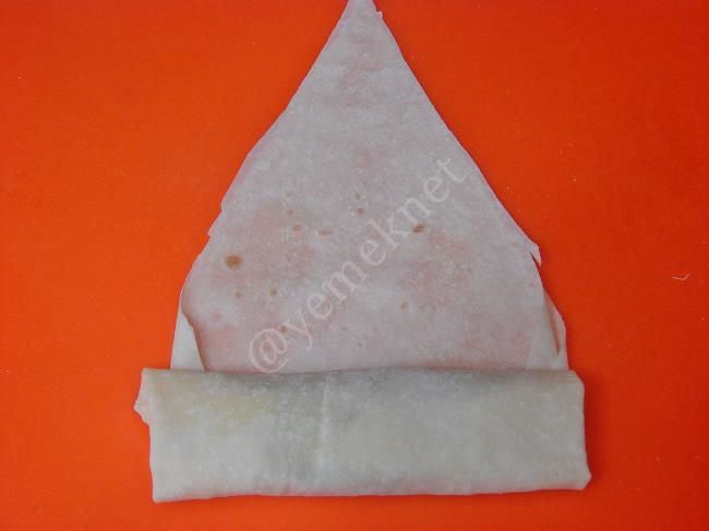 Sucuklu Paçanga Böreği - Yapılışı (4/8) 