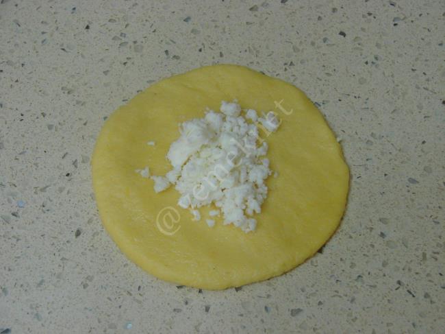 Tereyağlı Mısır Unlu Poğaça - Yapılışı (6/16) 