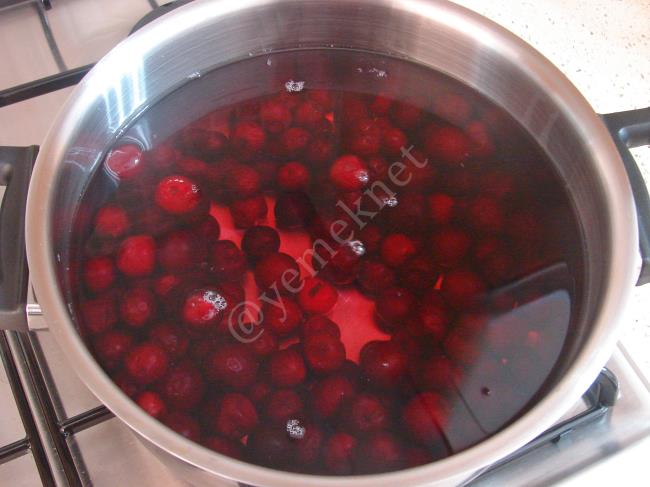 Vişne Suyu Tarifi Yapılış Aşaması 3/8