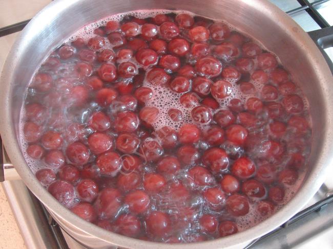 Vişne Suyu Tarifi Yapılış Aşaması 5/8