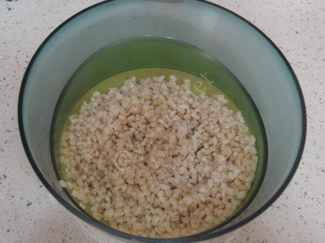 Yoğurtlu Buğday Salatası - Yapılışı (2/8) 