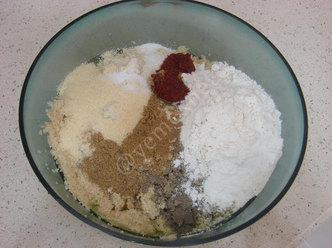 Yoğurtlu Semizotu Yatağında Bulgur Köftesi - Yapılışı (5/24) 