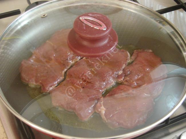 Beşamel Soslu Biftek - Yapılışı (6/12) 