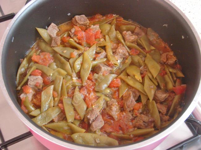 Etli Taze Fasulye Yemeği - Yapılışı (9/12) 