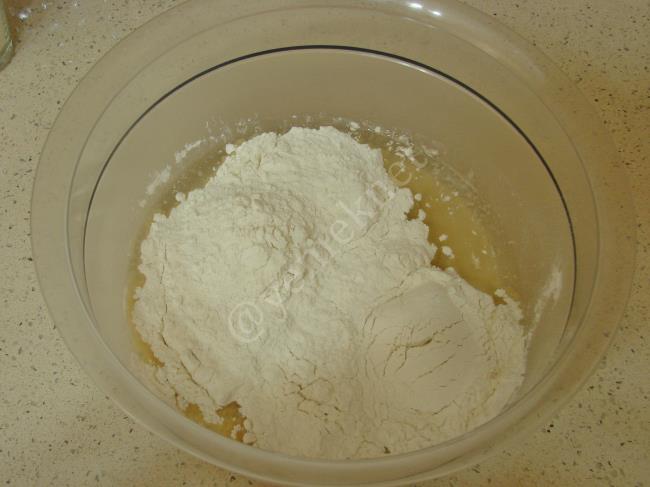 Peynirli Katmer Poğaça - Yapılışı (3/16) 