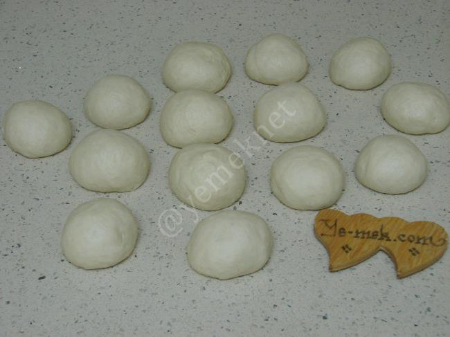 Peynirli Katmer Poğaça - Yapılışı (5/16) 